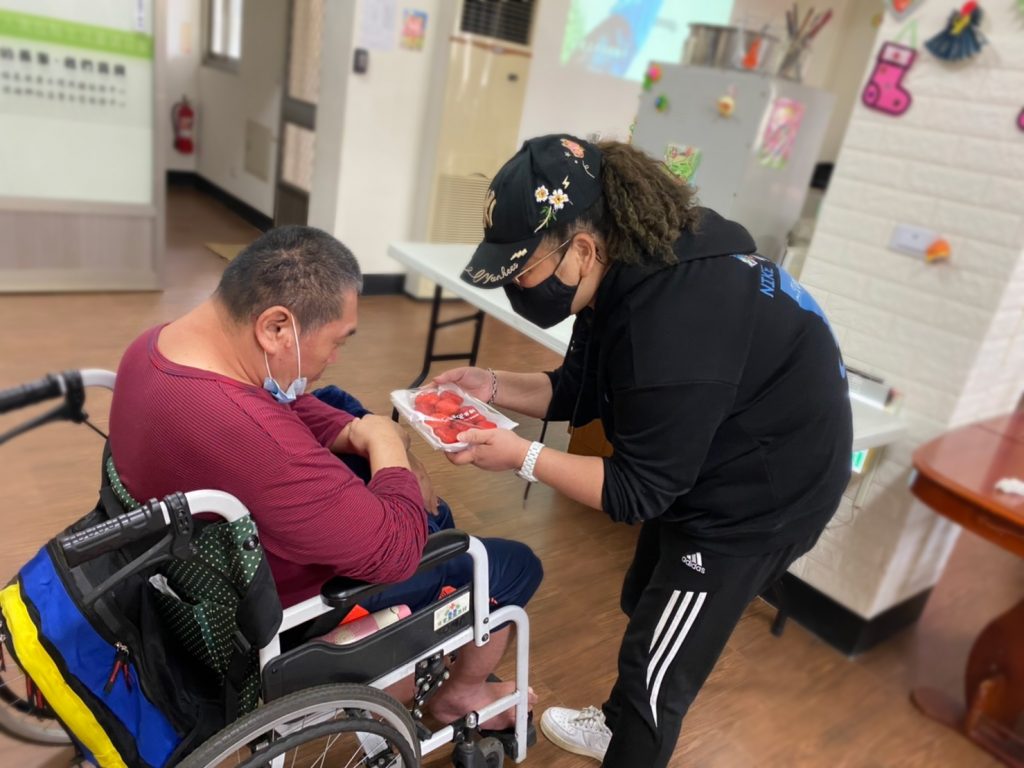 💕圓圓姊送草莓🍓(標題圖檔)