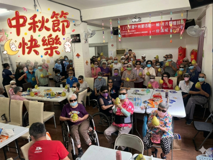 明月照亮不老心，天天相聚最暖心(標題圖檔)